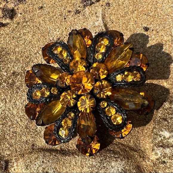 Jewelry | Vintage Sparkling Amber Rhinestone Brooch In Black Setting ...
